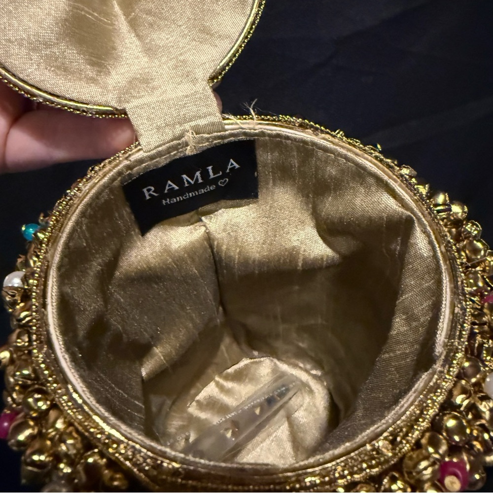 Ramla Bling Bling‎ Moroccan Handmade with Hand-placed Crystals Gold Beaded Bag - Picture 8 of 9